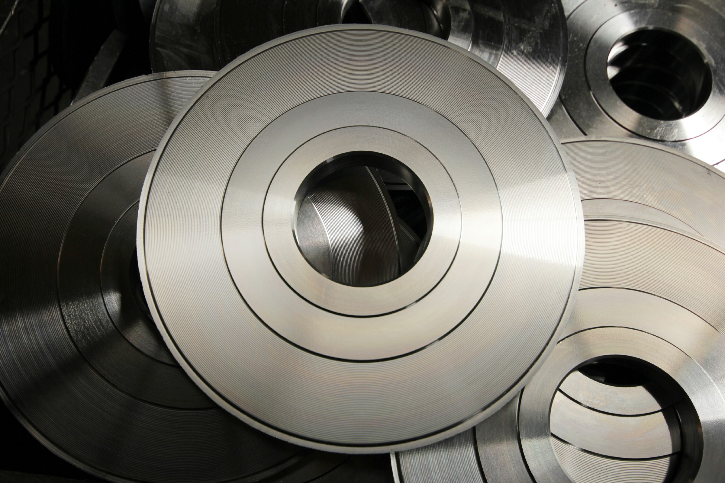factory-newly-manufactured-cylinder-2026-01-07-00-34-47-utc